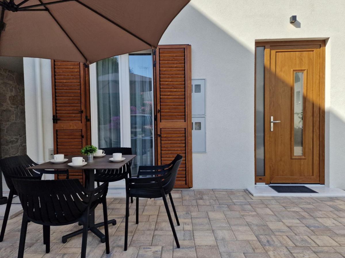 Apartments Miamare Primosten Exterior photo