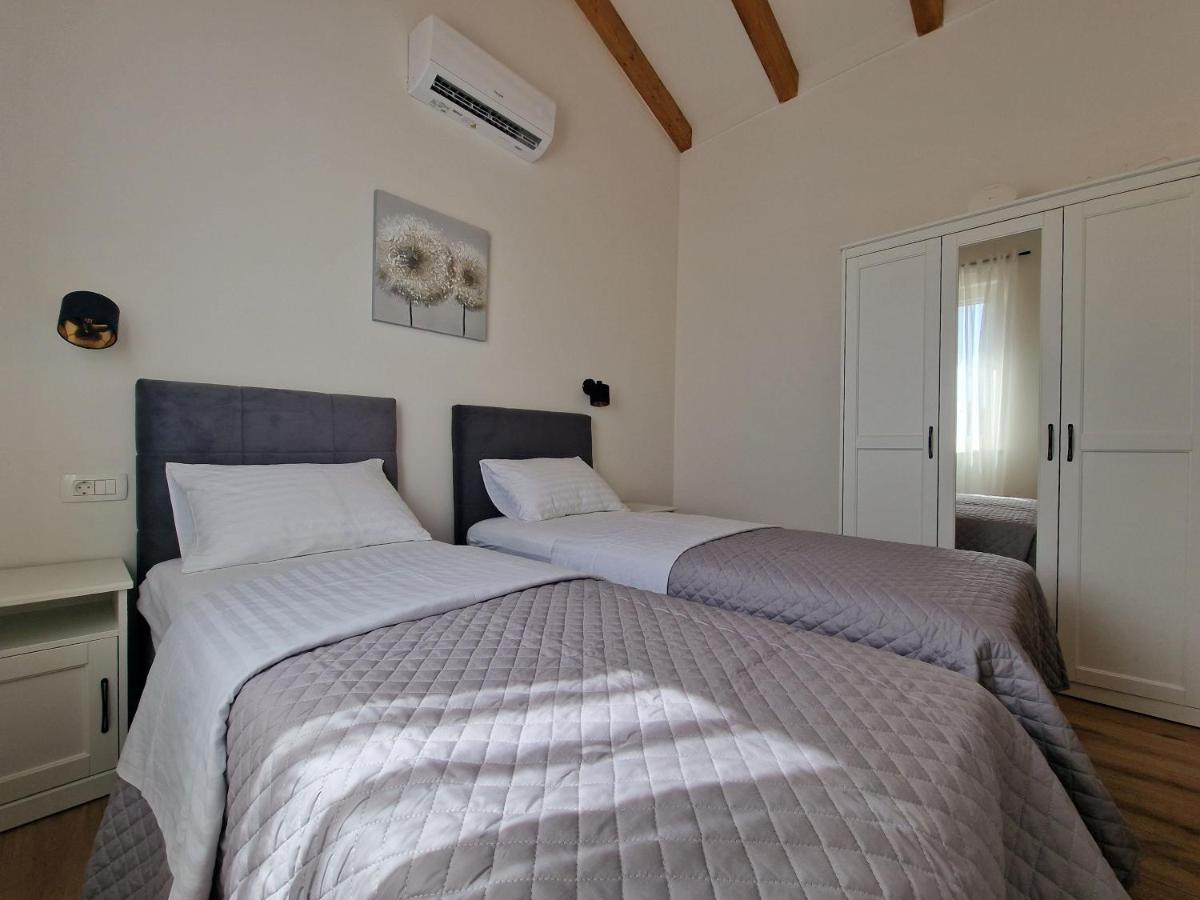 Apartments Miamare Primosten Exterior photo