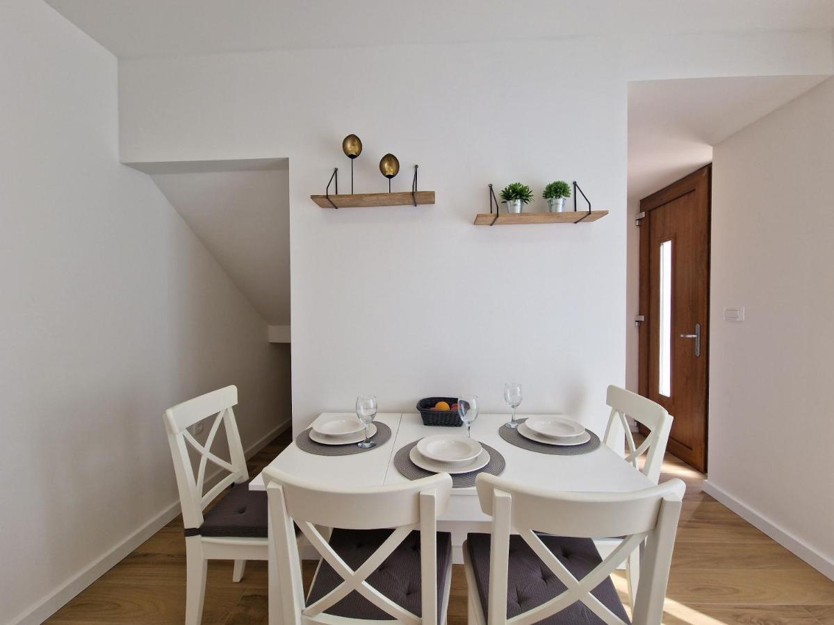 Apartments Miamare Primosten Exterior photo